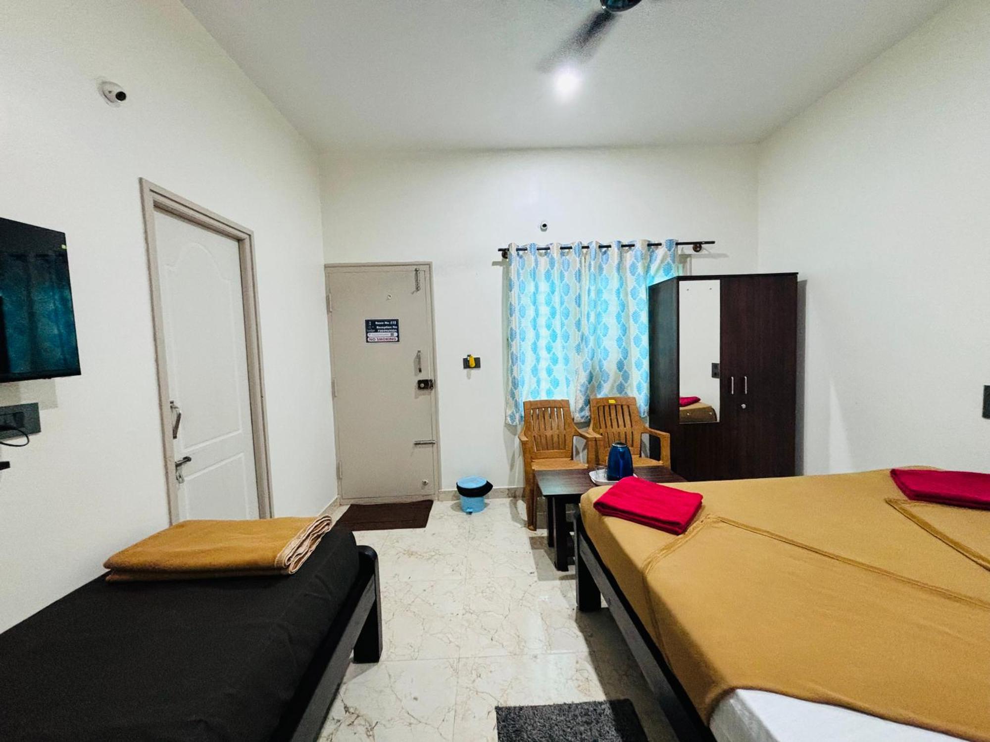 Sri Siri Lodge And Hotel Chikmagalūr Exterior foto